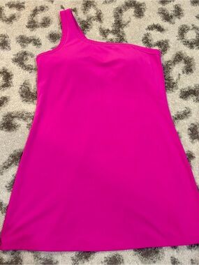• hot pink dress •